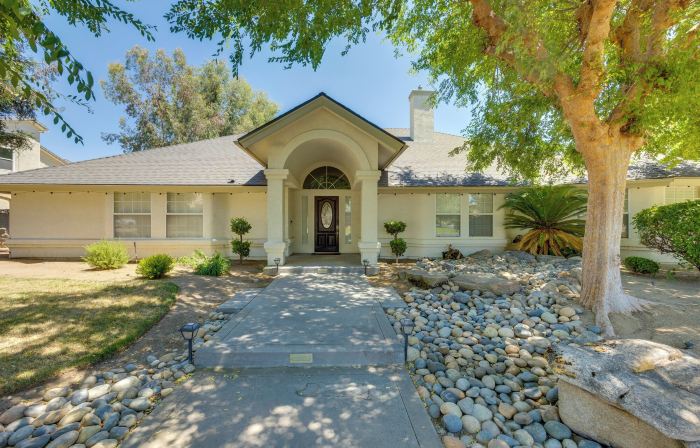 Billiards & Private Pool: Bright Clovis Home!