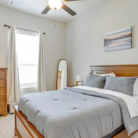 Modern Yukon Retreat: 2 Fireplaces, 14 Mi to OKC