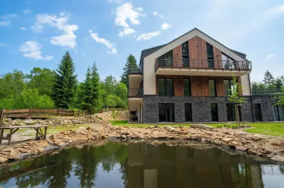 Resort Jezerní Hotel a 