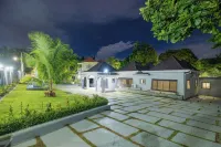 Luxurious 6-bedroom villa with  pool, bar, fire pit in gorgeous St. James Parish