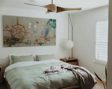 Stylish & Relaxing - Bathtub, Vinyls, Fireplace