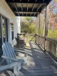 Tranquil Hillside Getaway-Asheville Retreat with 3BR/3BA, 2 Decks. Pet Friendly! Hotels in Mills River