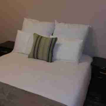 Gondo Hill Cottage Upmarket Borrowdale Tranquile, Mature Garden and Fresh Air. Rooms