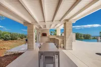 Tenuta Cuccovivo - Villa di Lusso con Piscina Vista Mare a 5 Minuti da Ostuni