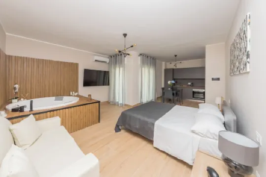 Jacuzzi Suite with Sea View near Amalfi Coast & Naples