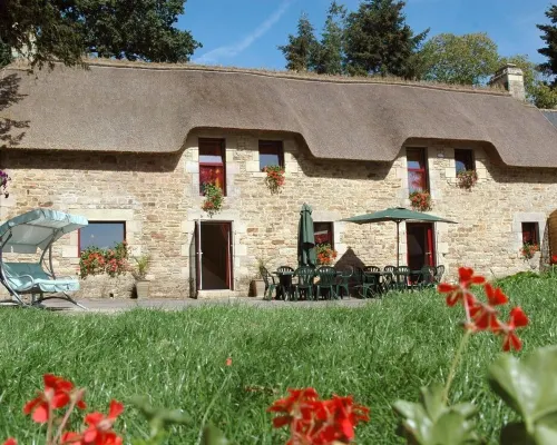 The CHAUMIERES de KERHOUIDEN - BAUD- LE PUITS 1 Hôtels à : Baud