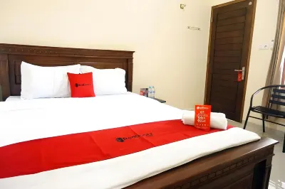 RedDoorz @ Jalan Kedawung Hotels in Pandanwangi