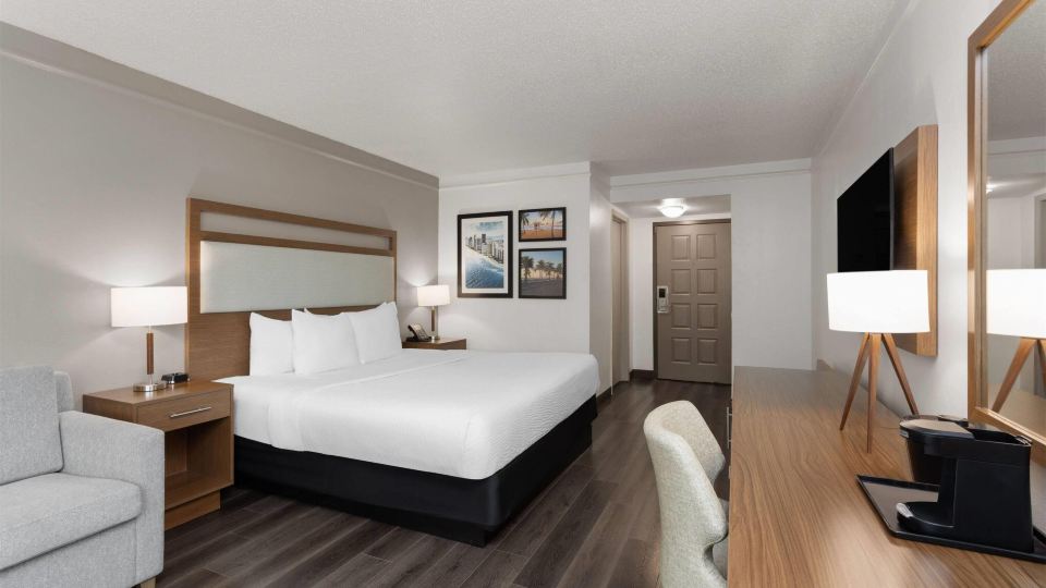 La Quinta Inn & Suites by Wyndham Ft Lauderdale Cypress Cr