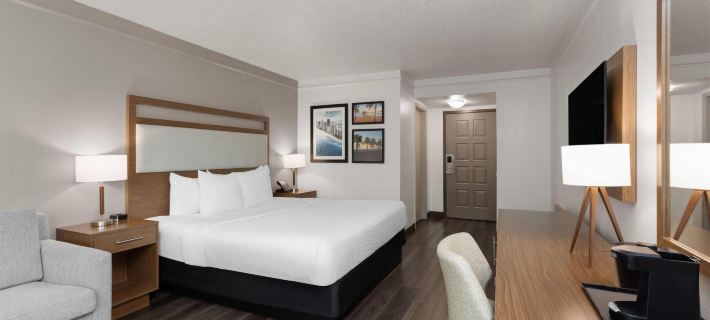La Quinta Inn & Suites by Wyndham Ft Lauderdale Cypress Cr Hotels in Fort Lauderdale