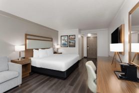 La Quinta Inn & Suites by Wyndham Ft Lauderdale Cypress Cr