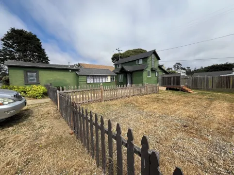 Cambria Cute Cottage with Private Deck