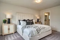 Relaxing Getaway w/ Pool Access! Hotels in Camas