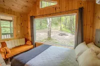 Private Tiny Cabin/Mountain Hiking/National Forest! Hotels in Valley Bend