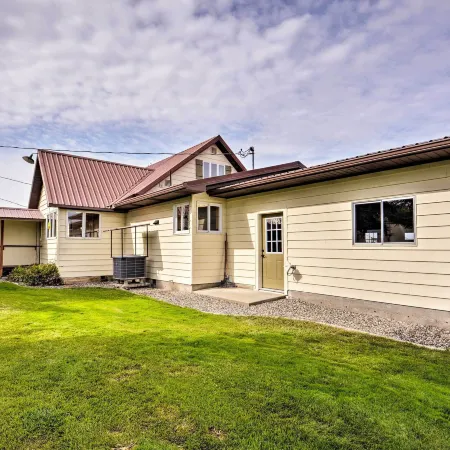 Farmhouse in Country Setting Near Gravity Hill