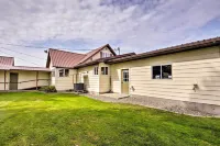 Farmhouse in Country Setting Near Gravity Hill - parking