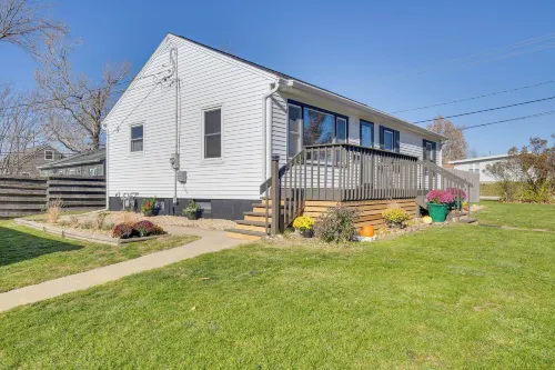 Pet-Friendly Hiawatha Retreat w/ Private Yard! - Homestays