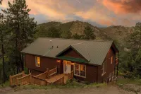 New 4BR Luxe Getaway Stunning Views/ Hot Tub/ Home Theater & Games- Pet Friendly