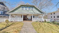 Charming 7-bedroom cottage with WiFi, AC in serene Lake Junaluska