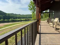 James River Hideout: Live Slow • Pristine Water • Premium Ozark Serenity! Hotel a Washington Township