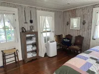 Charming 2-bedroom cottage on the River with 5 acres