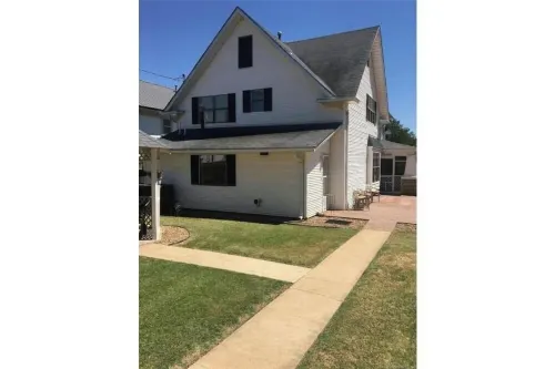 -Beautiful 4.5 BR / 4 Ba home with 2 car garage Hotels in Cushing