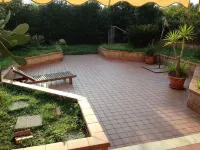 Bright and quiet apartment with private garden between 5 Terre and Portofino.