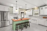 Charming 2-bedroom bungalow with WiFi, AC in marvelous The Dalles