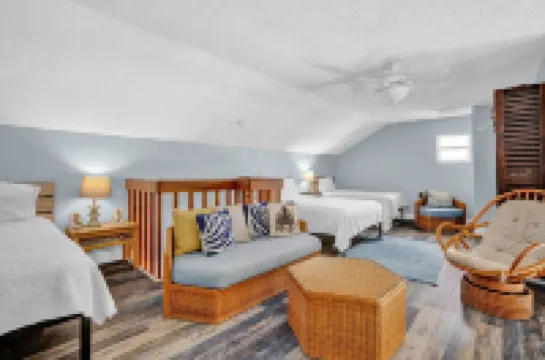 Pool, Key Colony Beach, Dock, Across from the Golf Course Hotels in Key Colony Beach