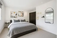 Spacious 4BR • Big Yard • Family, Business & Relocation-Friendly Hotels in Pickering