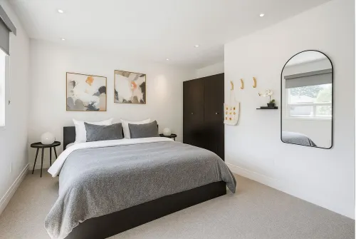 Spacious 4BR • Big Yard • Family, Business & Relocation-Friendly Hotels in Pickering