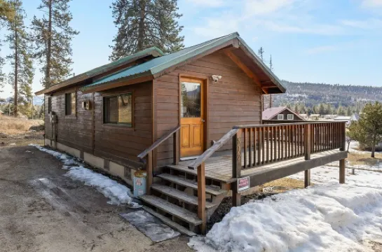 Cozy cabin in charming Saint Regis with AC, Wi-Fi fishing shopping and much more Hotels in Saint Regis