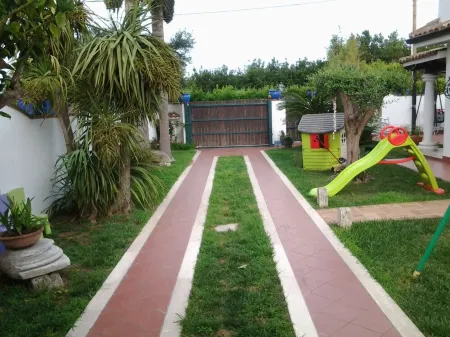 Wonderful newly renovated house with Garden 1 km from the beach