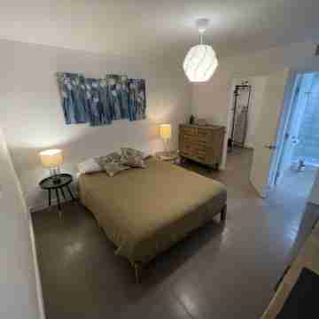 Blocks Aways from Brickell Village, 2 Beds 2 Baths Free Parking No Cleaning Fees Rooms