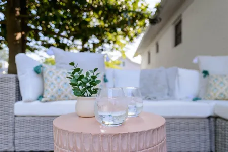 3Bed/2Bath home with new interior design, & backyard Oasis. Minutes to the lake! Отели в г. Корнелиус