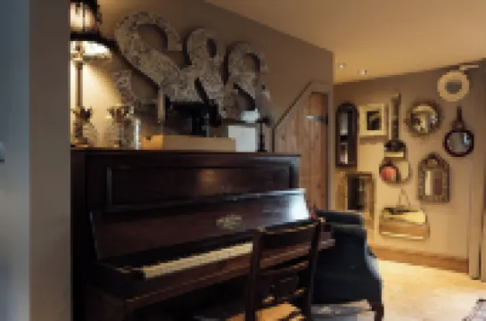 Historic spacious village cottage - perfect getaway for friends and families! Hotels in Malmesbury