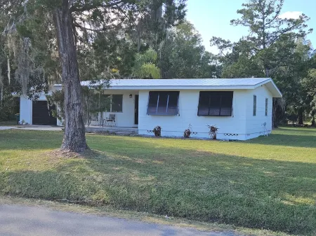 Centrally located  2-bedroom house in pleasant Melbourne / West Melbourne Отели в г. Уэст-Мелборн