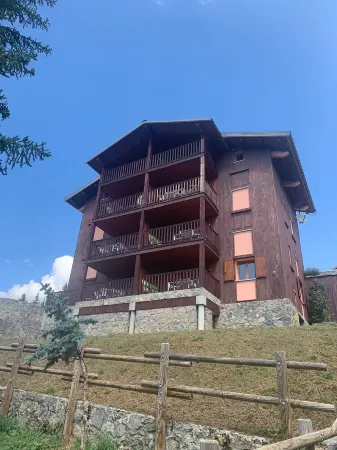 Apartment 2 p 6 sleeps comfort in chalet in Valberg. private parking Отели в г. Пеон