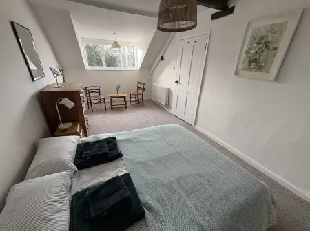 Perfect 4-bedroom house with WiFi in charming Colyton Отели в г. Колитон