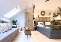 BaliApartment, kitchen, parking lot, 24h digital check-in, Wlan 150MBit Hotels in Hof