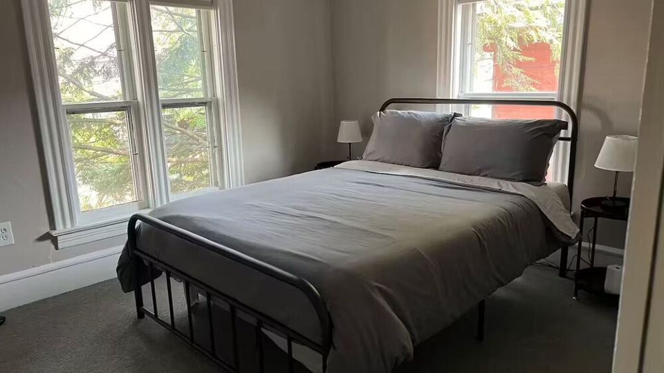 Gorgeous 4 bd - steps from Church St; Lake Champlain