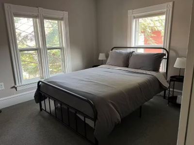 Gorgeous 4 bd - steps from Church St; Lake Champlain