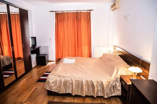 Family style villa, close to the beach with private pool Hotel a Neptun