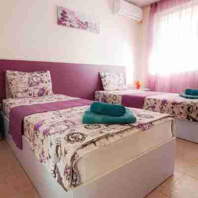 Cozy 2-bedroom apartment in welcoming Nessebur with AC, WiFi Rooms