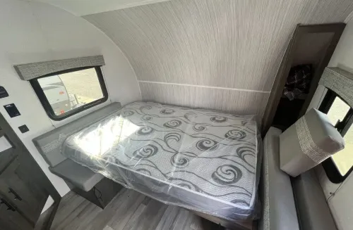 Cozy RV Getaway for Couples!