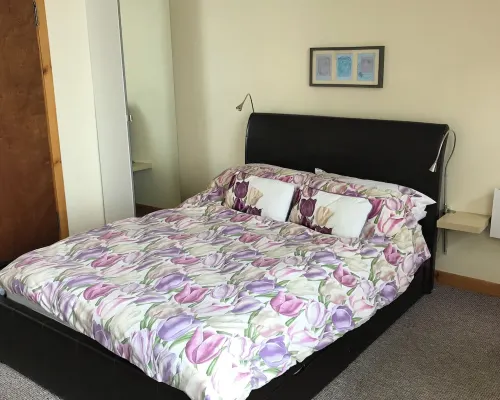 Comfortable  studio apartment Blairmore near Dunoon. Views to Pier & Loch Long. ダヌーンのホテル