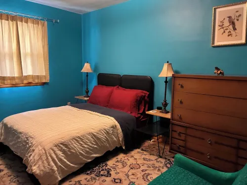 Quiet Indiana Dunes retreat near hiking and beach