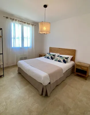 Villa on foot from village center Hotels in Barjac