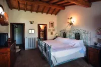 Cozy farmhouse surrounded by greenery, just 25 minutes from the center of Rome. Hotels in Sacrofano