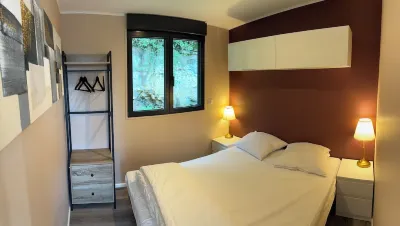 La tiny T Loches, close to Beauval Zoo and the Châteaux. Hotels near Loches