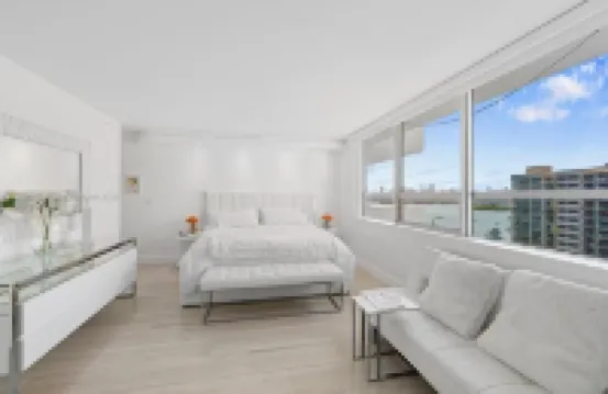 LUXURIOUS SOUTH BEACH 2 BED/1.5 BATH WITH MANY AMENITIES